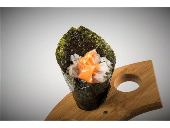 Salmon Hand Roll 三文魚手卷